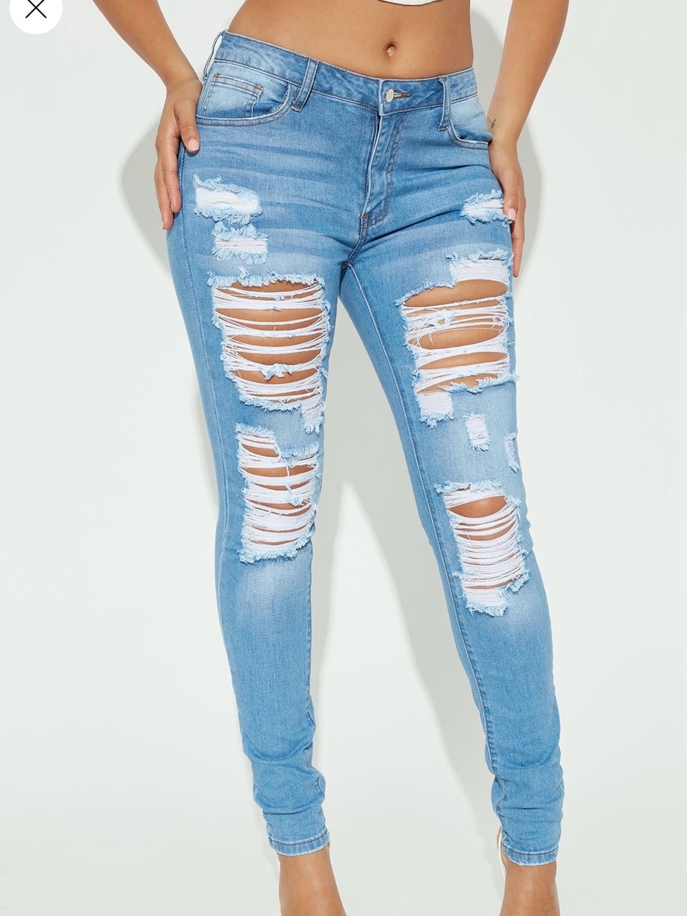 Low rise ripped jeans